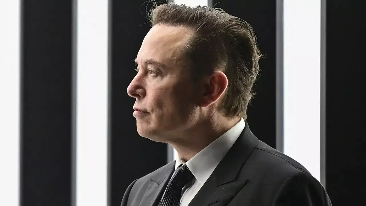 Elon Musk, Twitter'ı değiştireceğini söylüyor