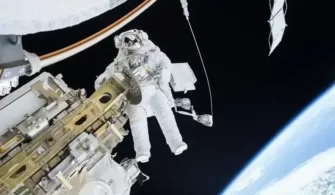 Uzayda Astronot Bedeni