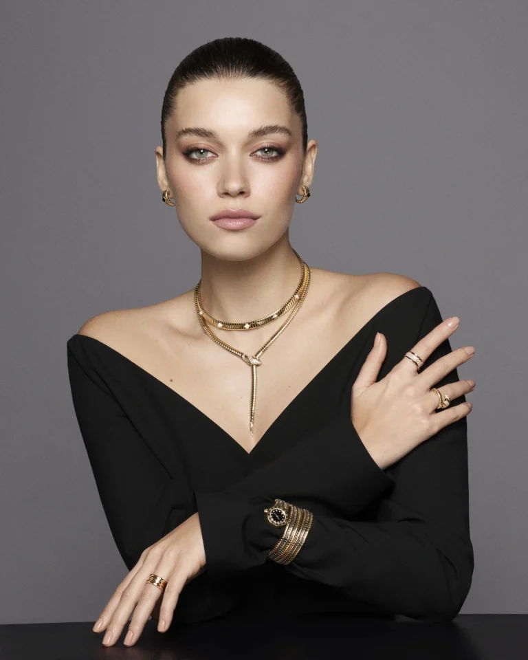 Afra-saracoglu-kimdir